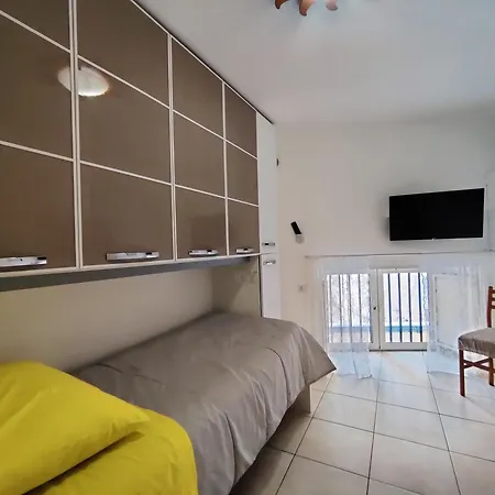 The Second Floor Napels