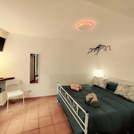 The Second Floor Pensionat Neapel