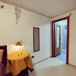 The Second Floor Napels